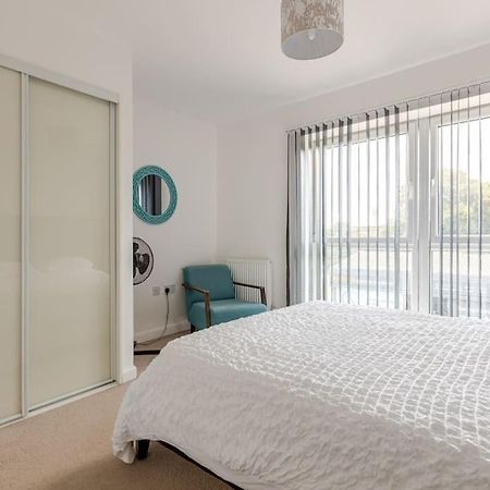 Stylish Station Apartment In Rochester With Free Parking Wainscot Екстериор снимка