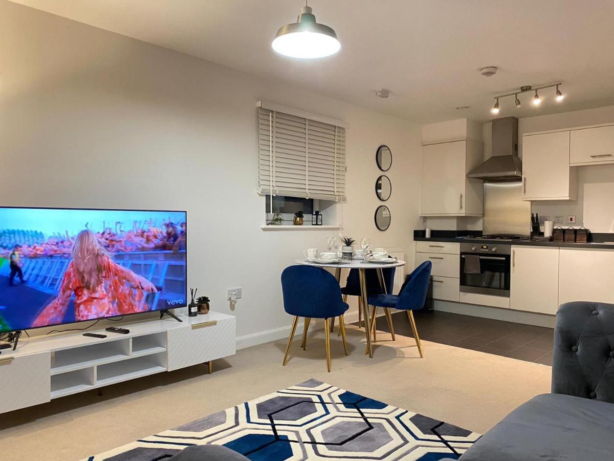 Stylish Station Apartment In Rochester With Free Parking Wainscot Екстериор снимка