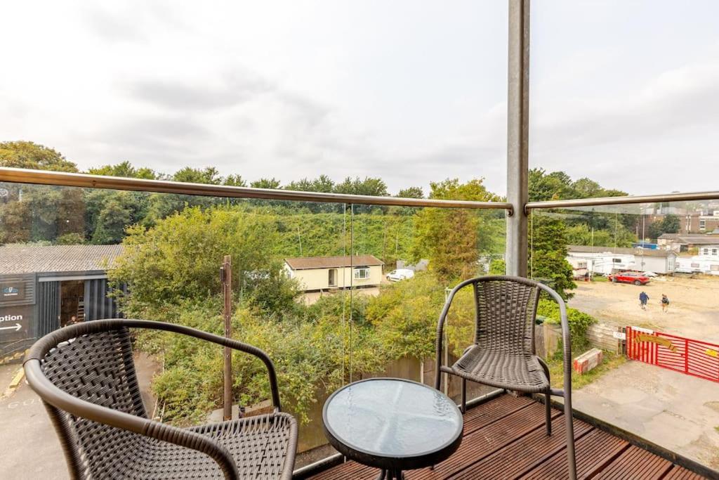 Stylish Station Apartment In Rochester With Free Parking Wainscot Екстериор снимка