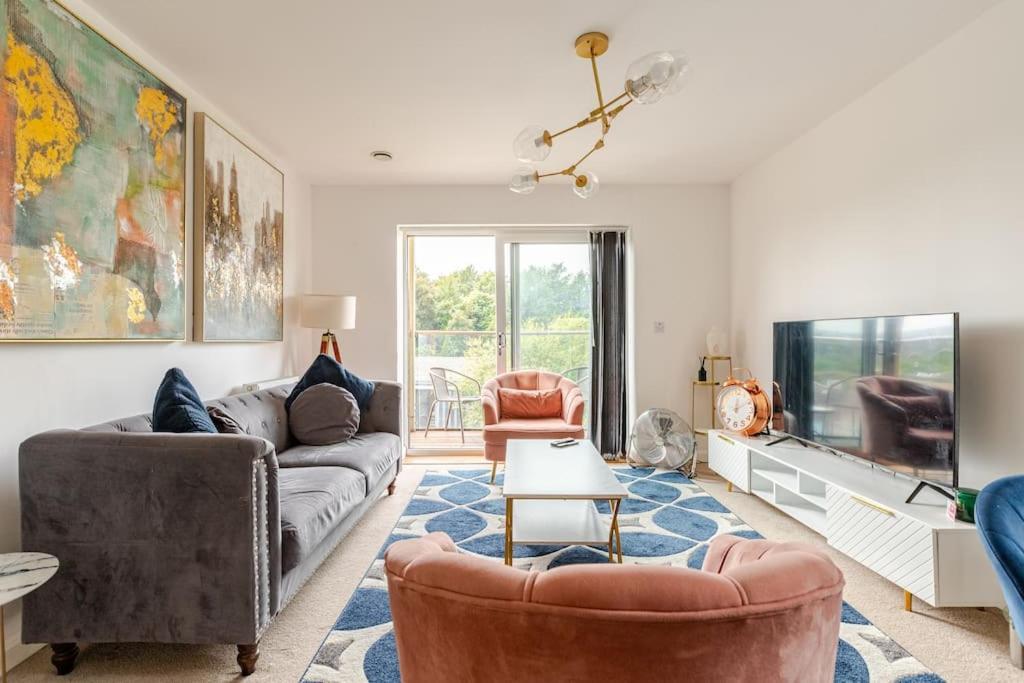 Stylish Station Apartment In Rochester With Free Parking Wainscot Екстериор снимка
