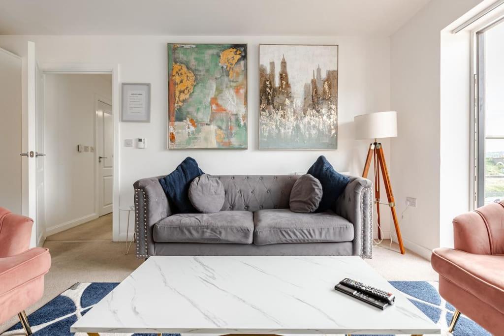 Stylish Station Apartment In Rochester With Free Parking Wainscot Екстериор снимка